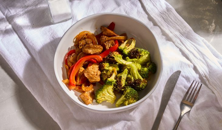 Low Carb Chicken Pepper Onion Bowl